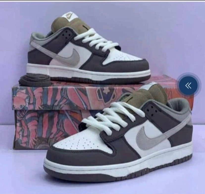 Nike SB Dunk Low sneakers
