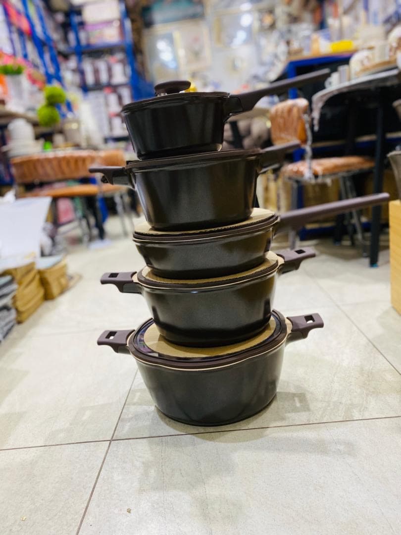 non-stick cooking pots